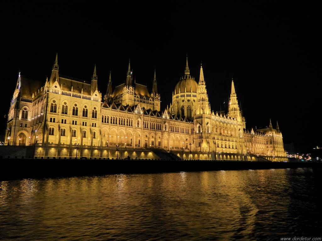 palatul-parlamentului-budapesta