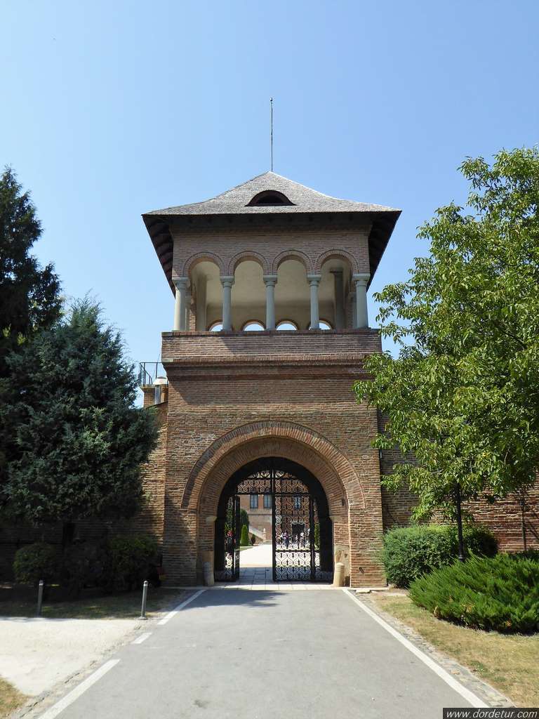 mogosoaia-palace-tower-entrance