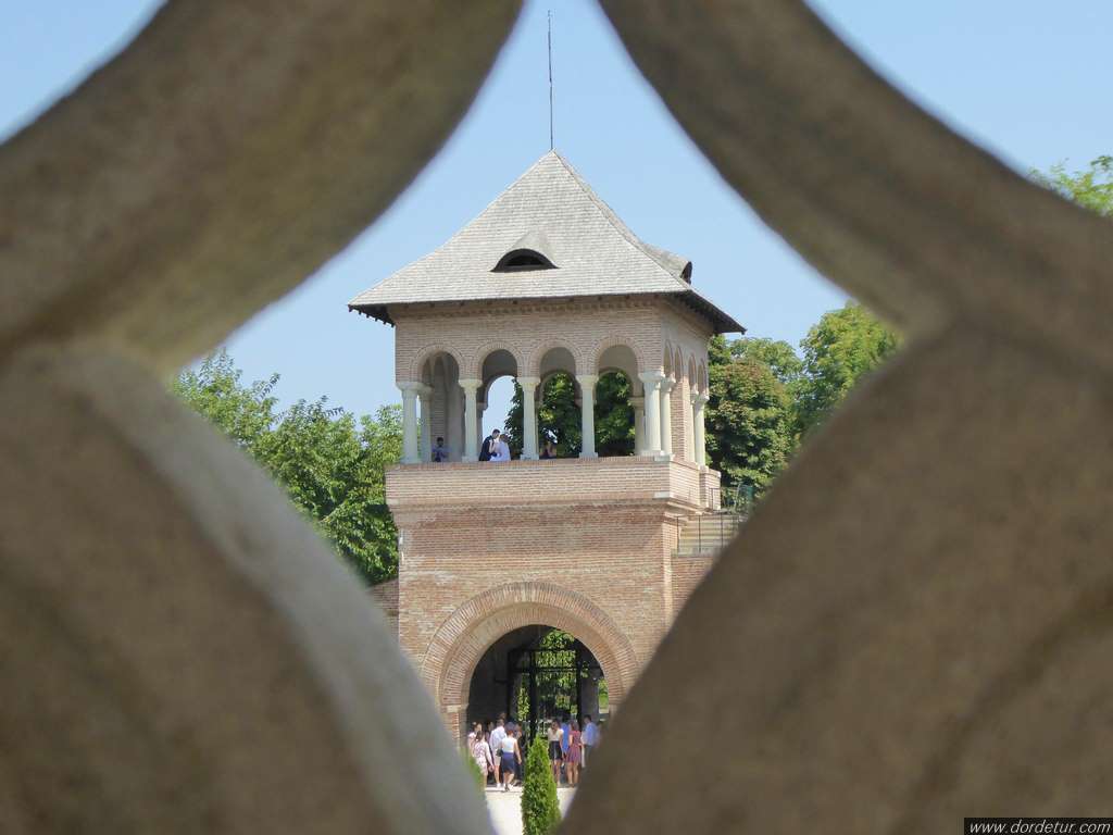 mogosoaia-tower-entrance